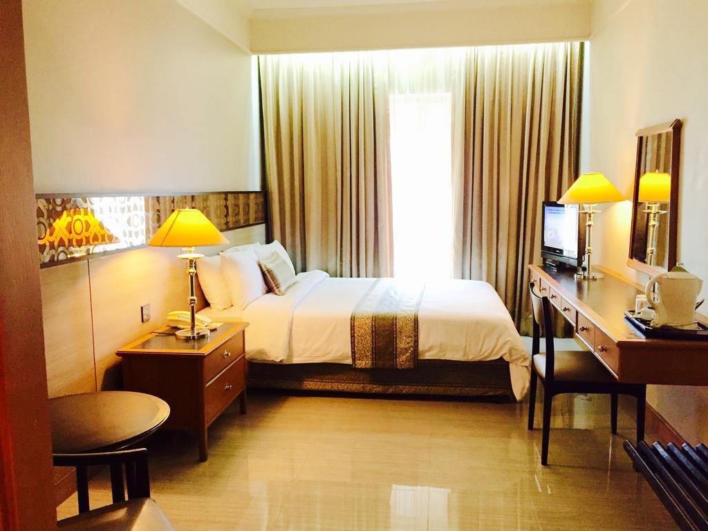 Indra Regent Hotel Bangkok Exterior foto